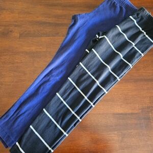 2 Pack of Size M Leggings